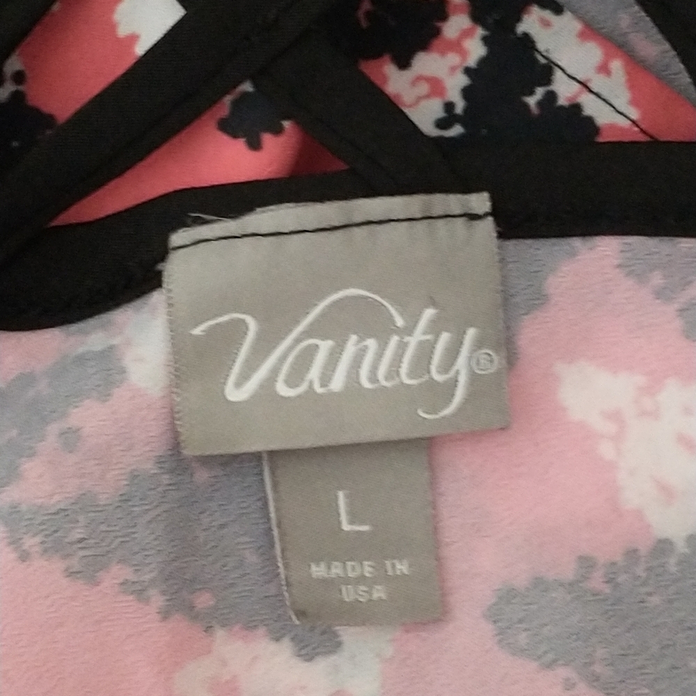 Vanity Patter Sleeveless Top - Picture 3 of 6